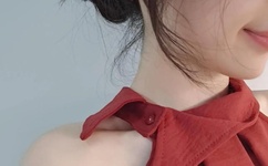 夏季短袖看见女同学乳突照片